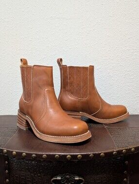 Frye Campus Chelsea Leather Boots - Saddle / Size 8